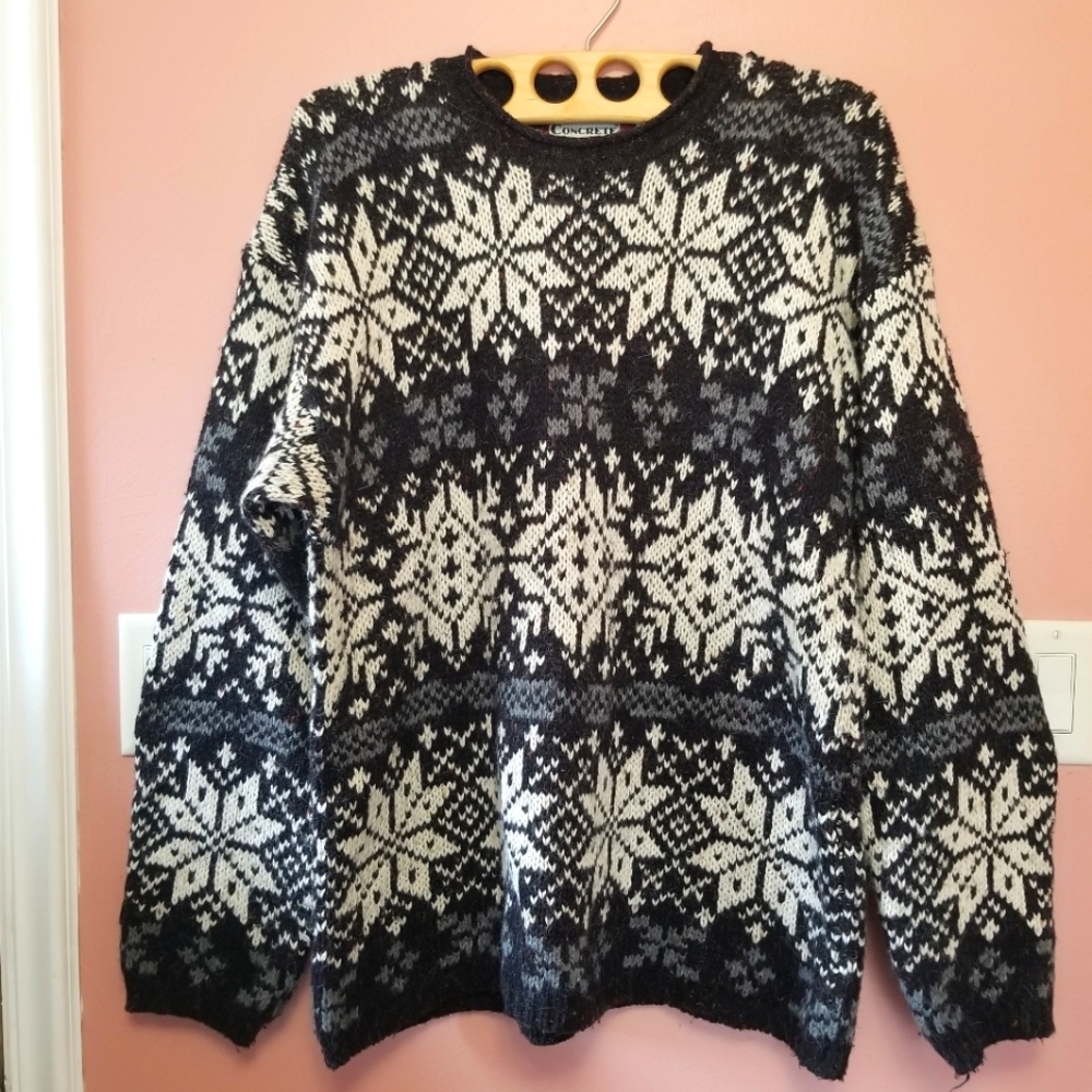 Cozy Nordic-Pattern Crewneck Sweater - Black & White